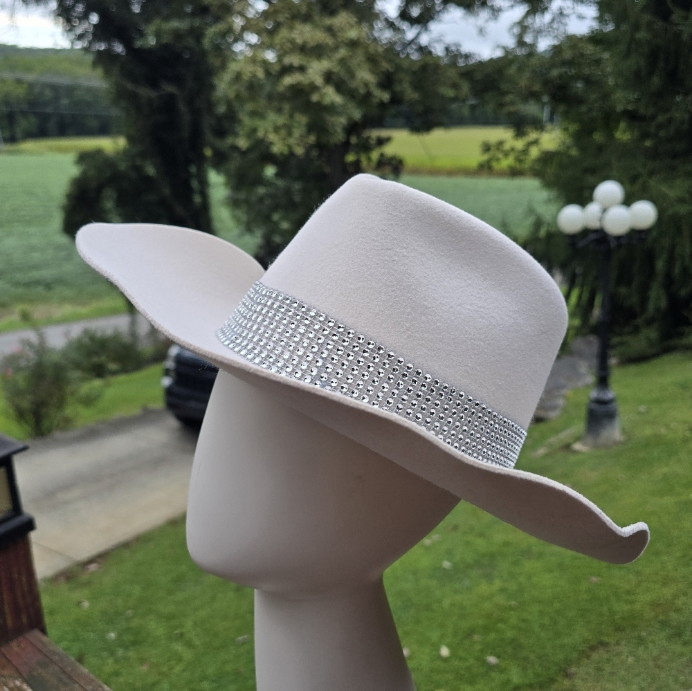 Renegade Cowgirl Off White Wool Rhinestone Hat, Size 6⅞ Festival/Wedding/Concert